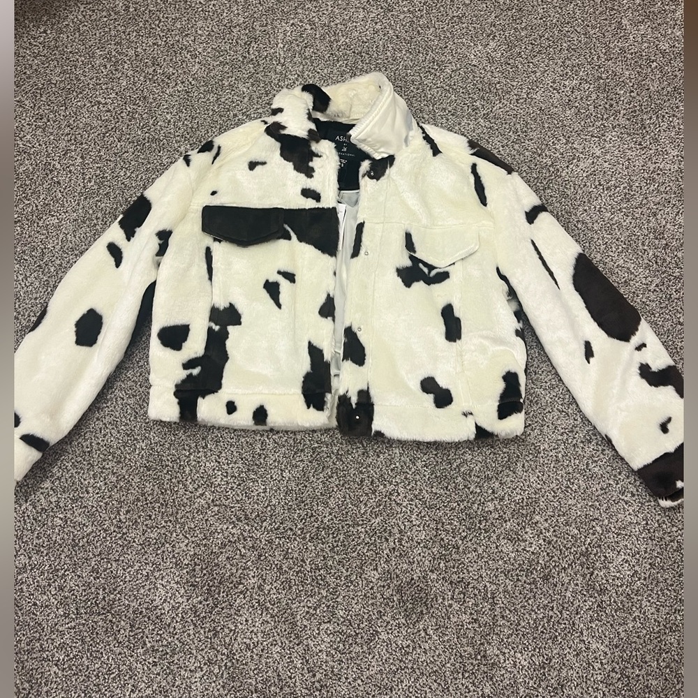 Cropped Cow print faux jacket